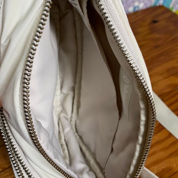 Lululemon  Ivory White Crossbody Camera Bag 2L - Picture 5 of 15